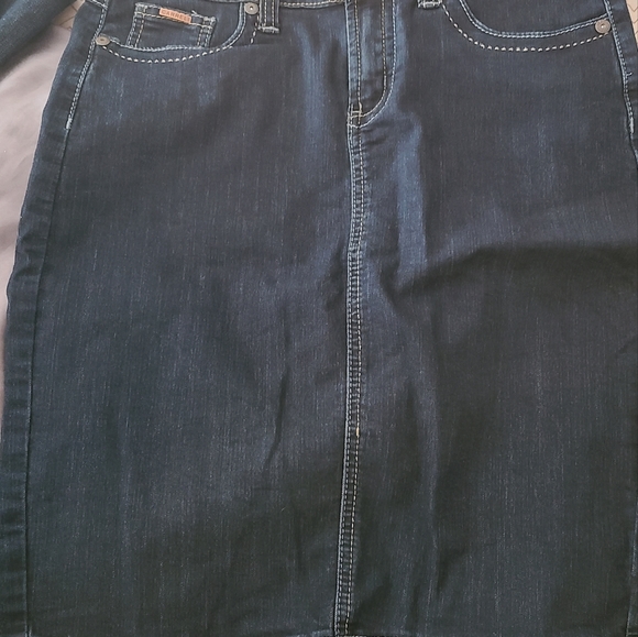 Carrel  jean skirt ! Like new. Size 29 W - Picture 5 of 5